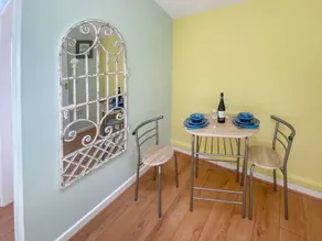 Apartment with barbeque & garden - Image 4