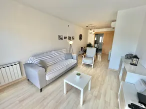 Spacious Apartment in Central Roses, 650m from Beach, with Terrace & Private Parking - Image 5