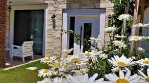 Holiday home with garden, private pool & barbeque - Image 2