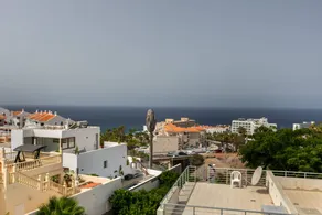 Apartment mit Terrasse und Pool | Stadtblick - Image 3