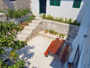 Nice apartment with garden - Image 3