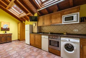 Fully equipped holiday home with barbeque - Image 5
