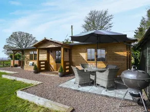 Child-friendly wonderful cottage with BBQ, garden & jacuzzi | Dogs allowed - Image 2