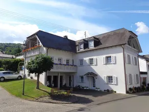 Apartment with terrace & garden - Image 2