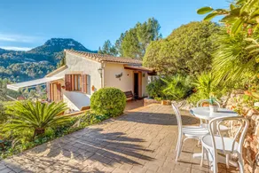 Charmante maison entièrement équipée avec piscine privée, terrasse et jardin | Vue jardin - Image 5