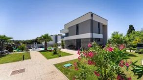 Espacioso apartamento vacacional con piscina, terraza y barbacoa | Admite mascotas - Image 3