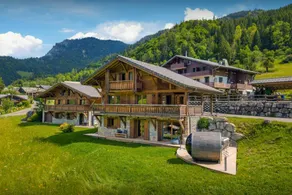 Chalet with hot tub, barbeque & garden | Lake view | Suitable for remote work - Image 2