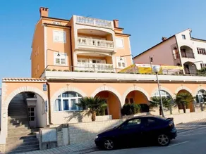 Lovely apartment with garden & terrace - Image 2