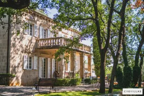 Family-friendly charming villa with terrace, pool & garden - Image 2
