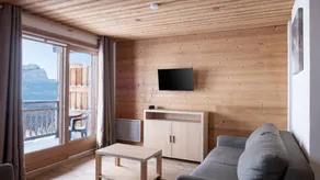 Charmant appartement avec terrasse, piscine et jacuzzi | Vue jardin - Image 5