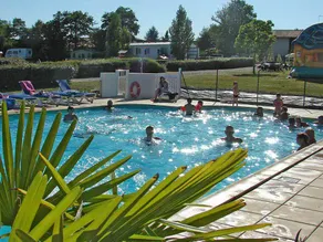 Mobilheim mit beheiztem Pool, Grill und Terrasse - Image 3