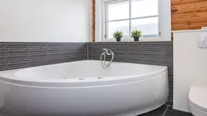 Holiday home with hot tub, garden & sauna - Image 5