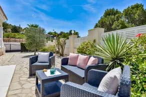 Voll ausgestattete gemütliche Villa mit Terrasse, Garten und privatem Pool | Haustiere erlaubt - Image 3