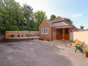 Cottage with garden - Image 3