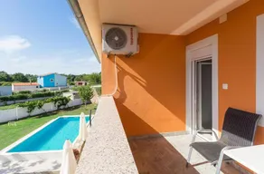 Villa mit Terrasse, Garten und privatem Pool - Image 4