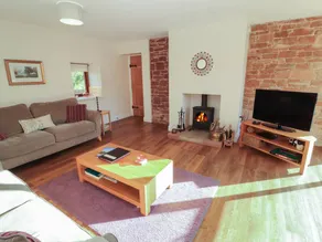 Cottage with garden - Image 3