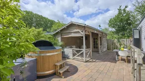 Holiday home with garden & terrace - Image 2