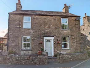Child-friendly cottage with garden - Image 2