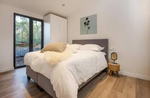 Wellness cottage with private sauna and hot tub for relaxing days surrounded by forest. - Image 4