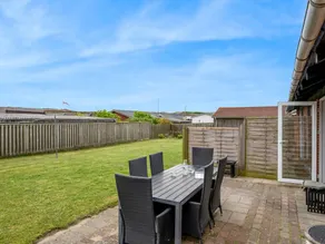 Family-oriented pleasant holiday home with garden | Close to the beach | Pets are welcome - Image 5