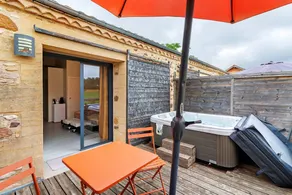 Magnífica hostal con desayuno ideal para familias con piscina, jardín y jacuzzi | Vistas al jardín - Image 4