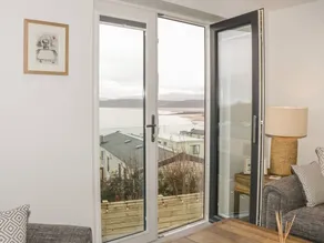 Family-oriented charming cottage with garden & hot tub | Beach view | Beach nearby | Pets are welcome - Image 4
