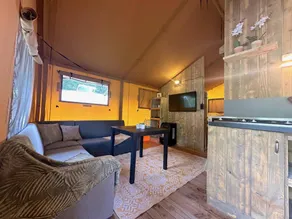 Luxury safari tent with a hot tub on the Veluwe - Image 4