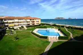 Flat with pool, terrace & garden - Image 3