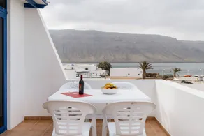 Vacation Home 'Rojo' with Sea View and Wi-Fi - Image 2