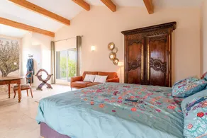 “Jamin” Room with Private Terrace, Wi-Fi, and Air Conditioning - Image 4