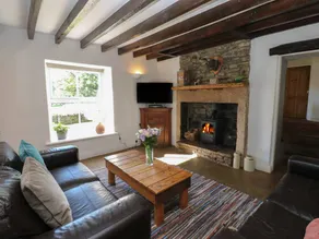 Children-friendly charming cottage with hot tub, terrace & garden | Pet-friendly - Image 5