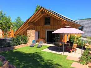 Familienorientiertes Ferienhaus mit Sauna, Terrasse und beheiztem Pool | Gartenblick - Image 2