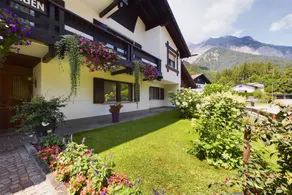 Holiday apartment with garden & terrace | Garden view - Image 4