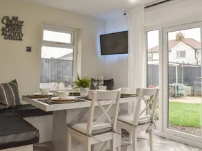 Family-friendly pleasant cottage with garden | River view | Dogs allowed - Image 5