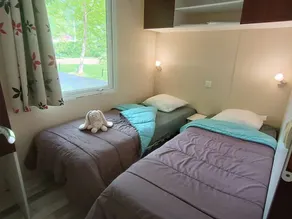 Mobile home with pool - Image 3
