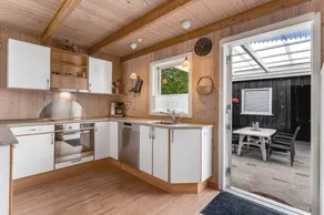 Child-friendly holiday home with terrace, barbeque & garden - Image 5