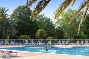 Holiday apartment with garden & pool - Image 3