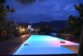 Flat with barbecue, pool & garden - Image 2