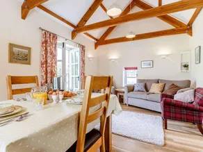 Cottage with garden - Image 3