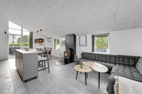 House with terrace & hot tub - Image 3