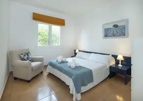 Voll ausgestattete schöne Villa mit Garten und Grill - Image 4