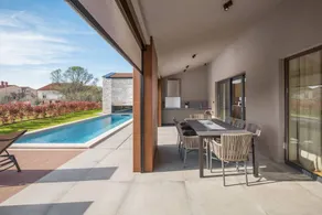 Family-oriented charming villa with pool - Image 3
