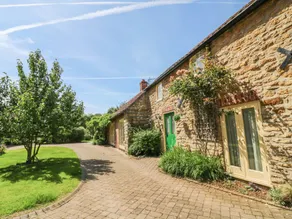 Cottage with garden - Image 3