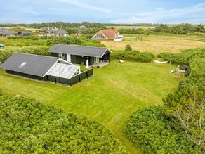 Holiday home with terrace & barbecue - Image 4