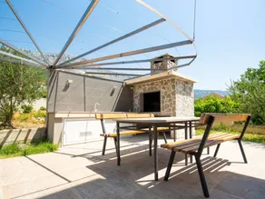 Fully equipped house with garden, private pool & barbeque - Image 5