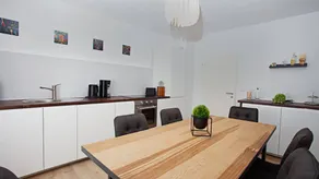 Apartment with terrace & garden - Image 3