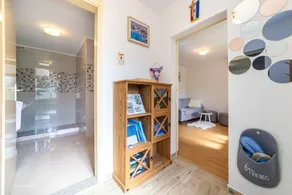 Beautiful holiday apartment with terrace & garden - Image 2