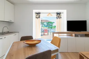 Charmant appartement adapté aux familles avec terrasse et jardin | Vue ville - Image 2