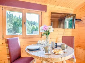 Lodge with garden & BBQ | Water view | Dogs allowed - Image 5
