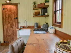 Children-friendly lovely cottage with jacuzzi & garden | River view | Pets are welcome - Image 4